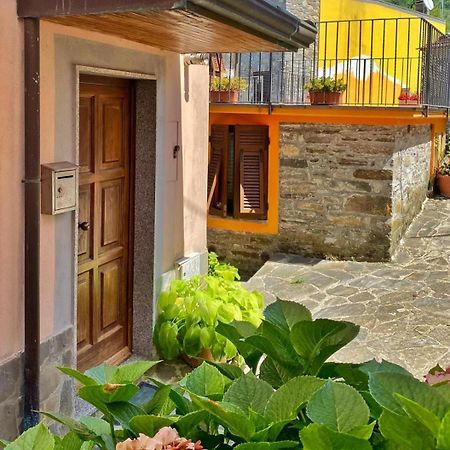 La Casetta Rosa Rocchetta di Vara Luaran gambar
