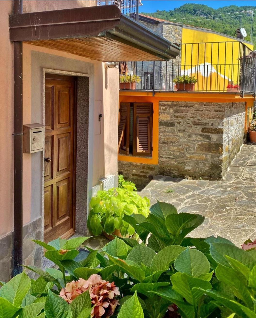 La Casetta Rosa Rocchetta di Vara Luaran gambar